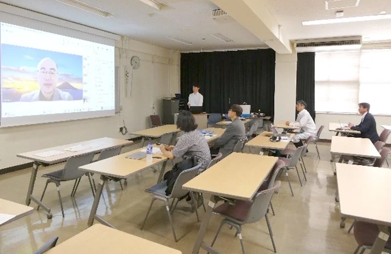 ハイブリッド形式で実施された講義の様子