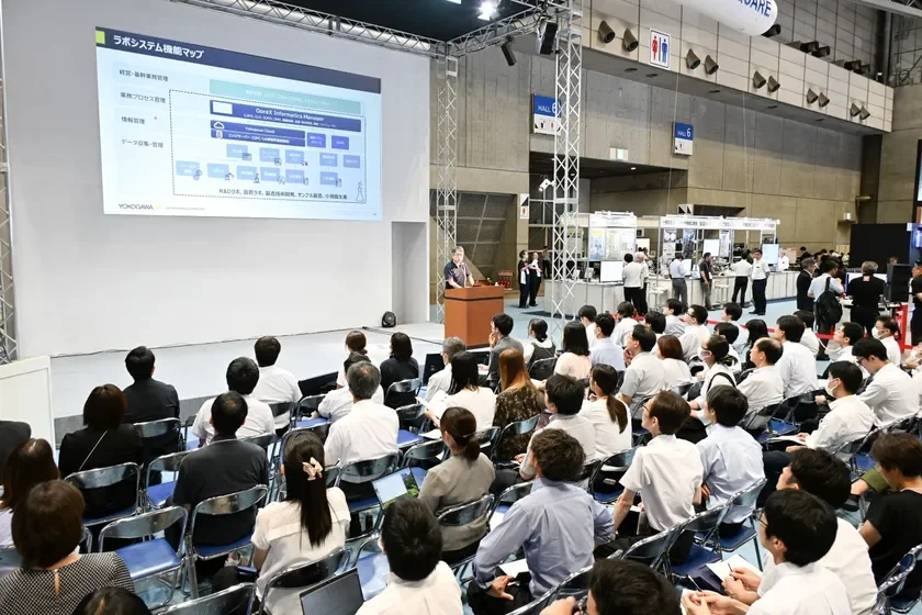 LabDXゾーンでのプレゼンテーションの様子