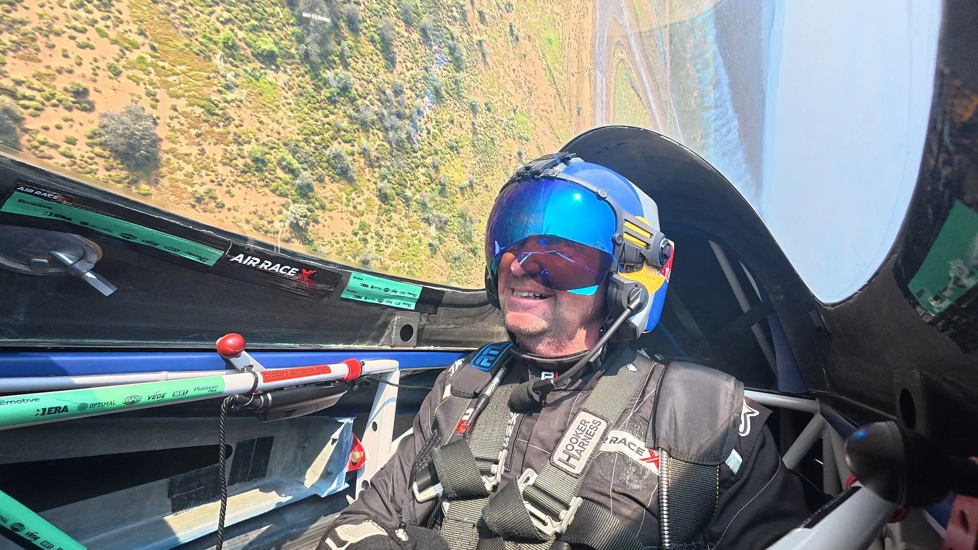 パトリック・デビッドソン選手のコックピットでの笑顔
