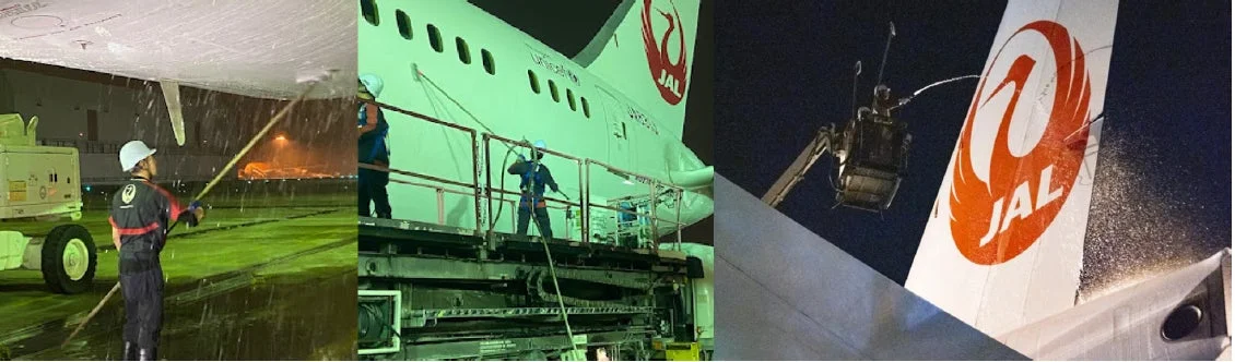夜間、JALの航空機に対し、地上作業員が清掃またはデアイシング作業を行っている様子
