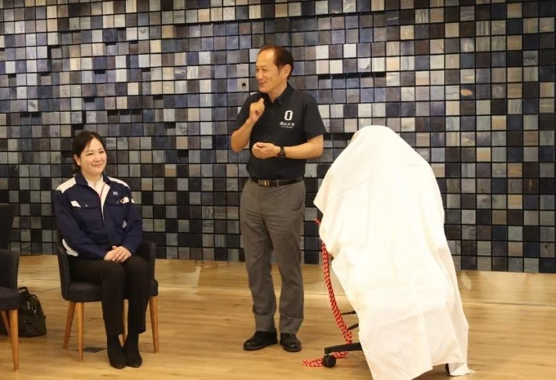 説明を行う山根社長