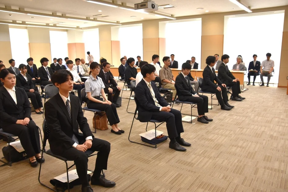 野依学士院長の講演を聞く聴衆