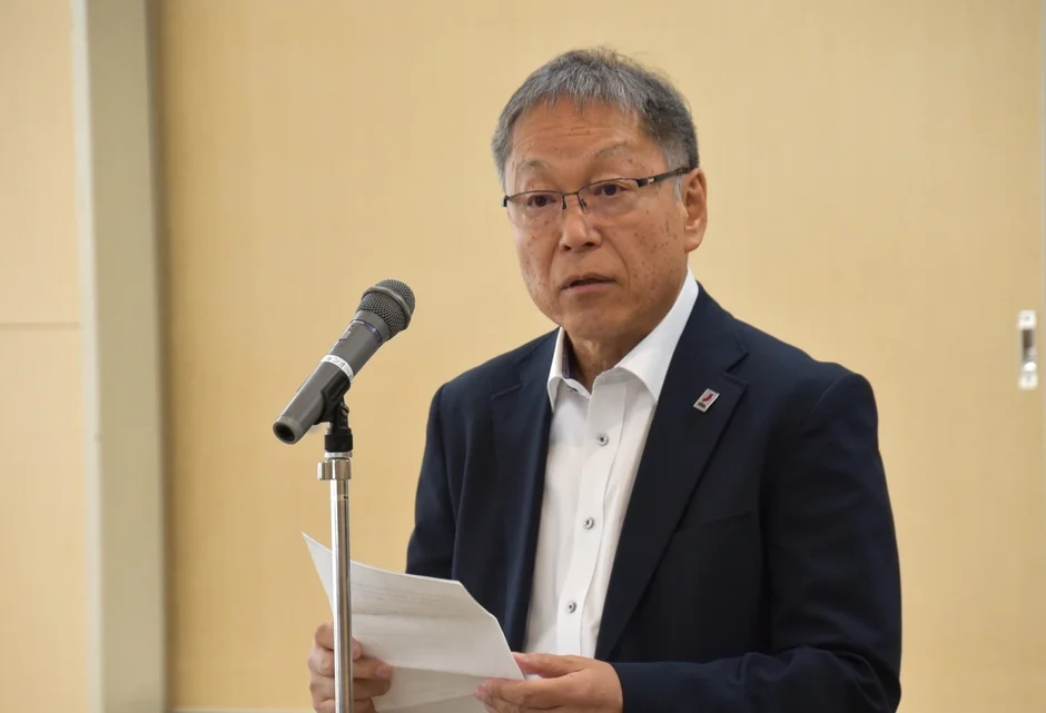 授与式で挨拶する野口学長