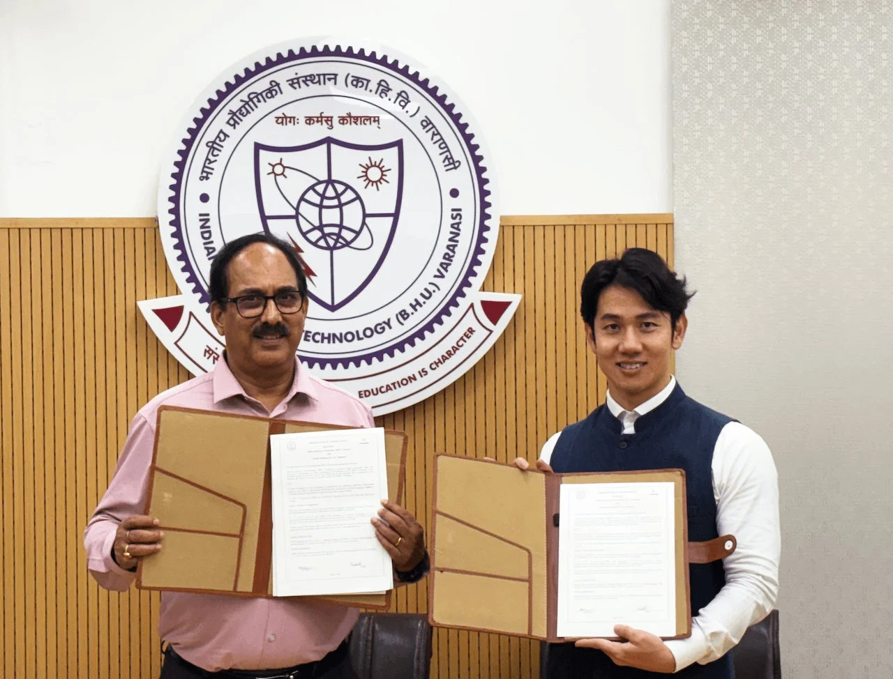 インド工科大学（BHU）バラナシ校での調印式の様子