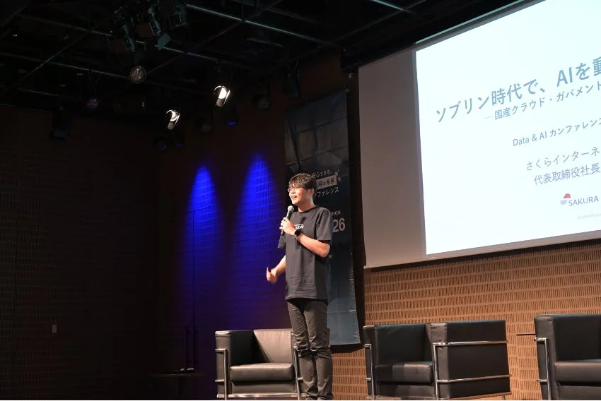 田中邦裕氏がステージ上で講演