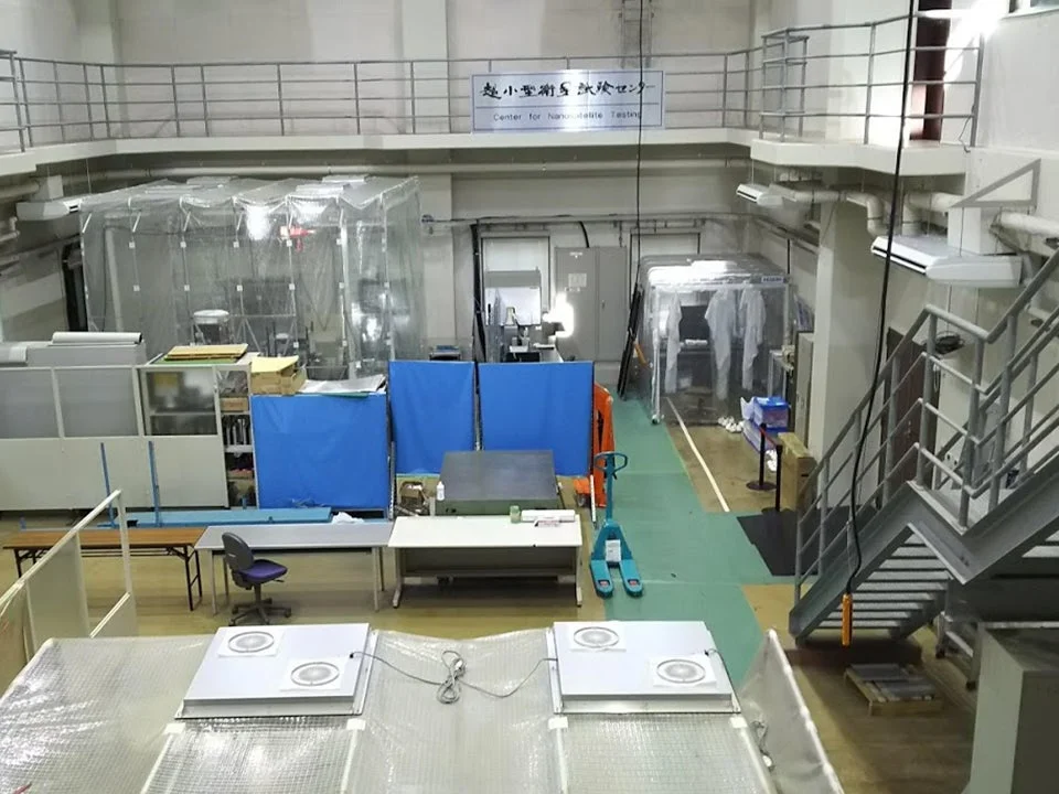 超小型衛星試験センターの様子