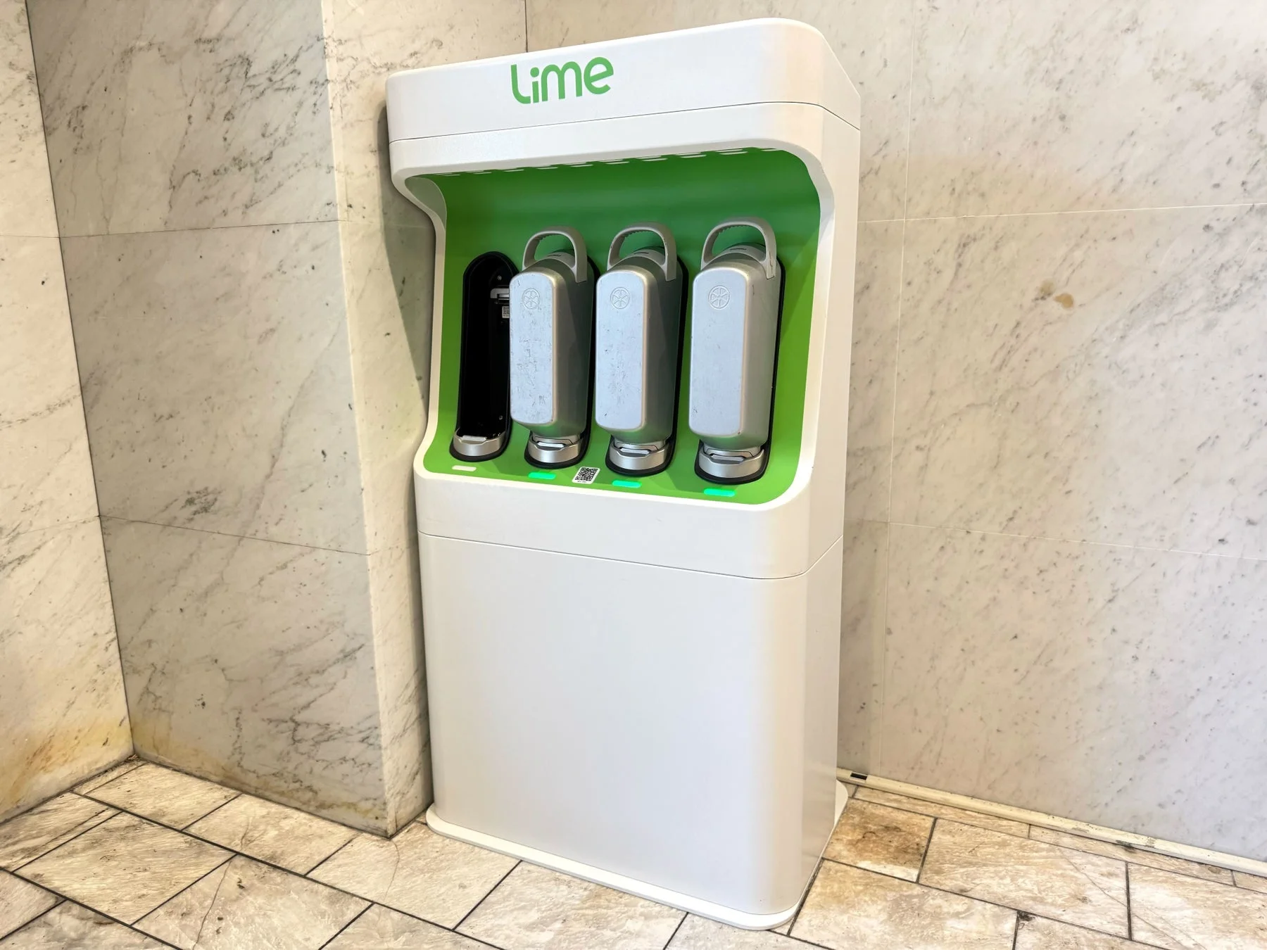 Limeのバッテリー充電ステーション